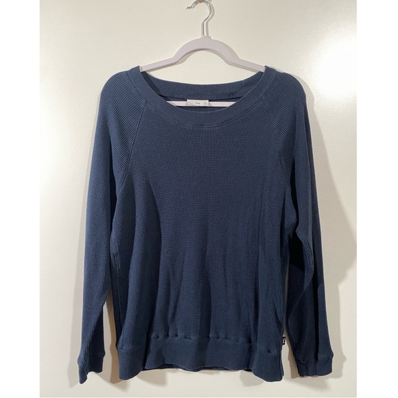 Aritzia TNA Waffle Thermal Shirt Navy Blue Long Sleeve Medium Scoop Neck - Picture 1 of 9